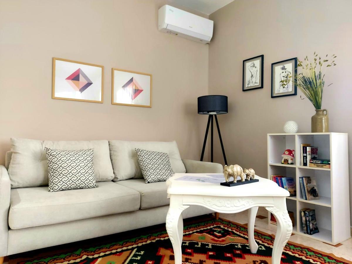 Cozy In The Heart Of Bllok Apartment Tirana
