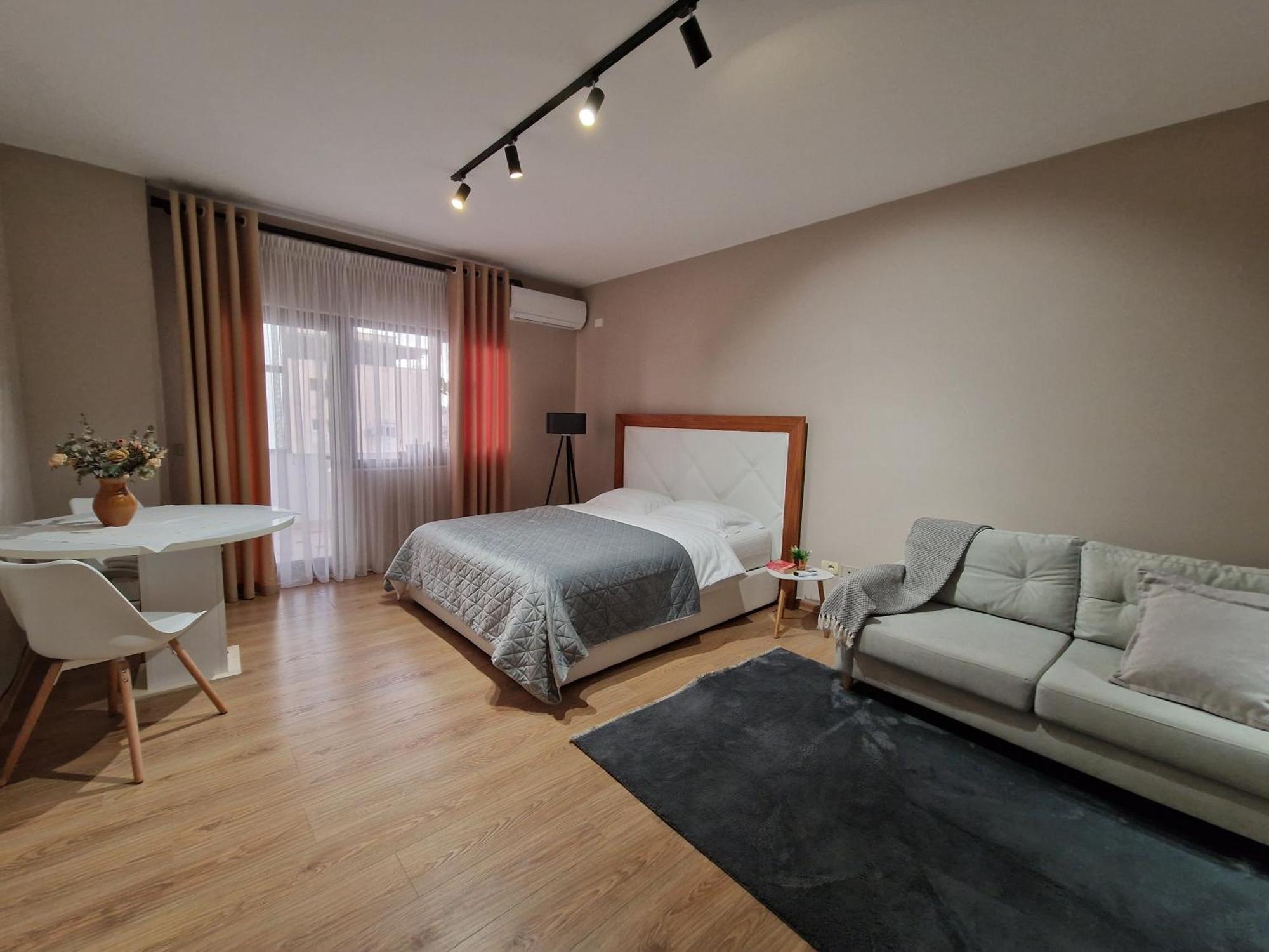 Cozy In The Heart Of Bllok Apartment Tirana